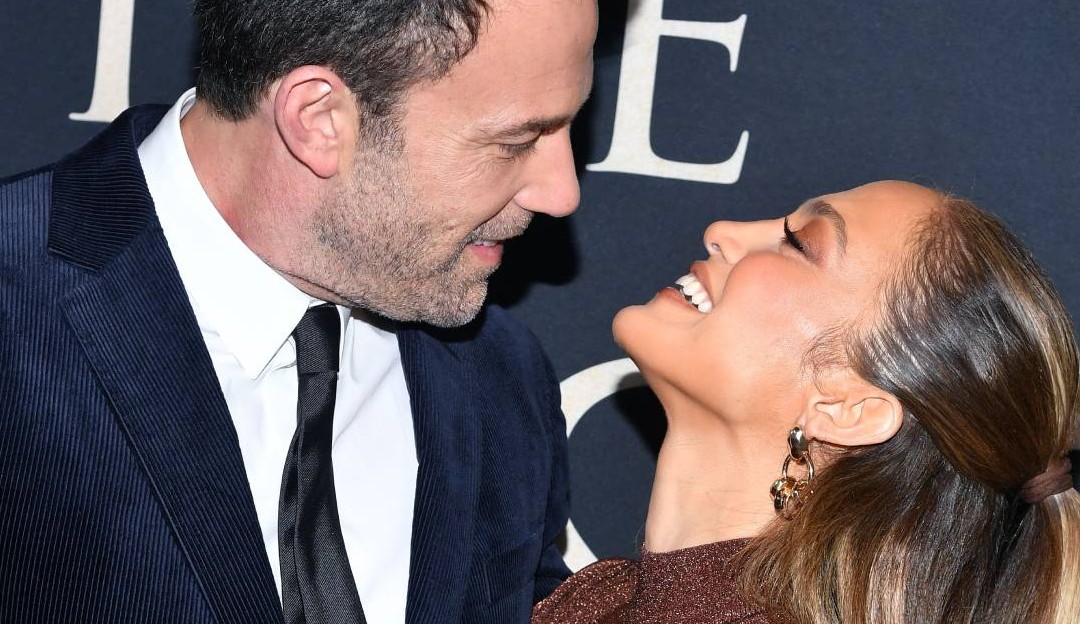 Segundo revista, Ben Affleck teve que se dividir para passar o Natal com os filhos e Jennifer Lopez 